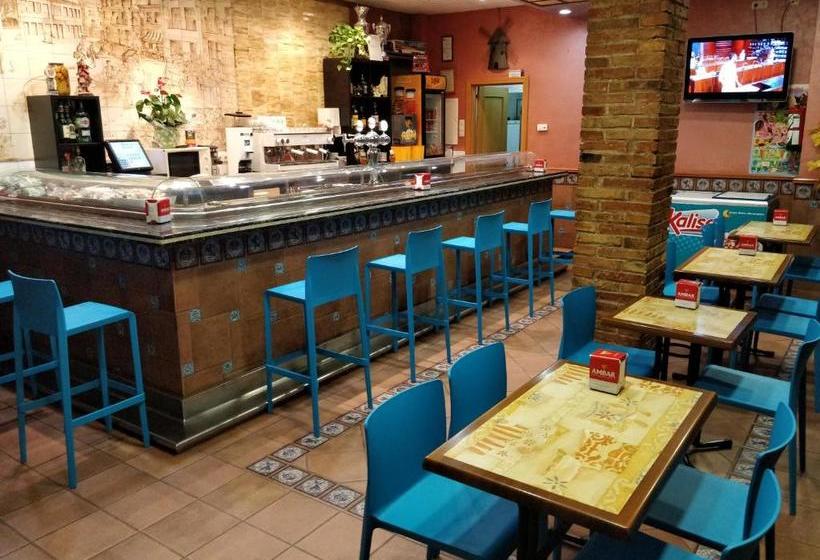 پانسیون Hostal Restaurante El Surtidor