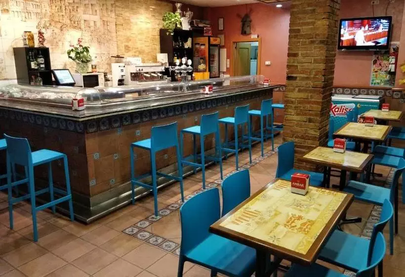 ペンション Hostal Restaurante El Surtidor