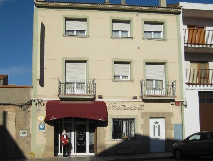 پانسیون Hostal Restaurante El Surtidor