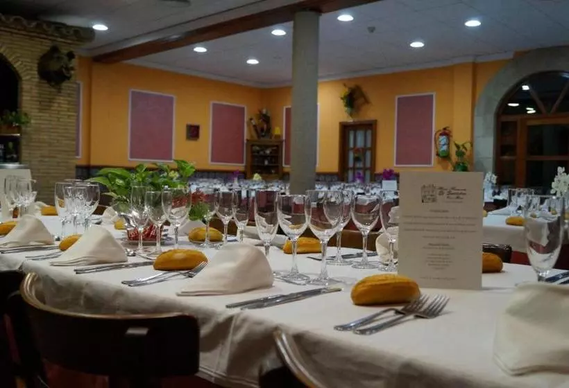 ペンション Hostal Restaurante El Surtidor