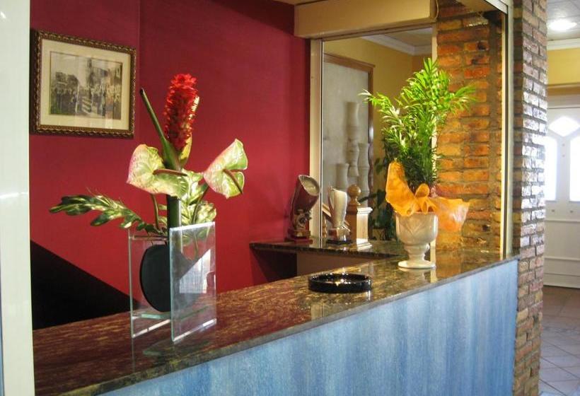 پانسیون Hostal Restaurante El Surtidor