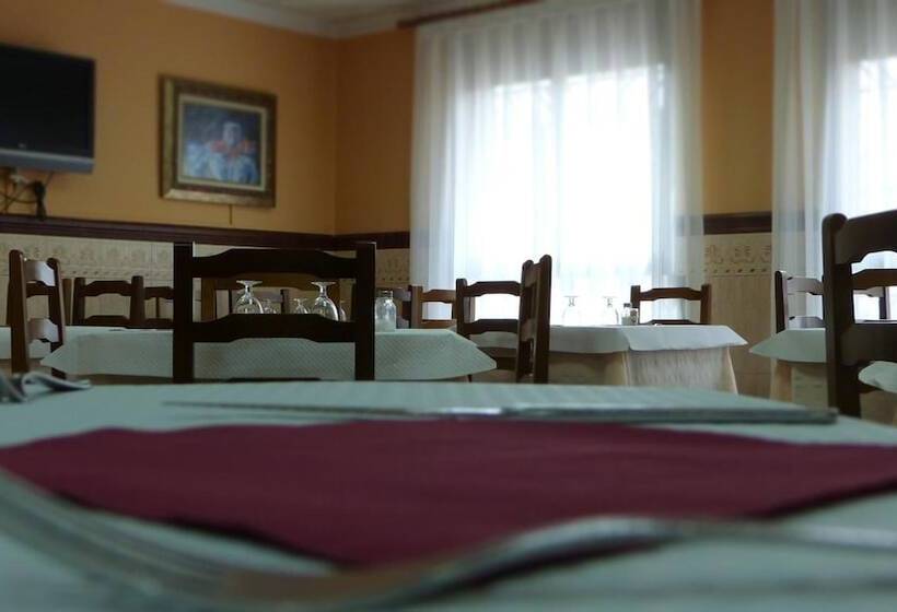 پانسیون Hostal Restaurante La Masía