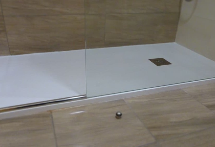 پانسیون Hostal Restaurante La Masía