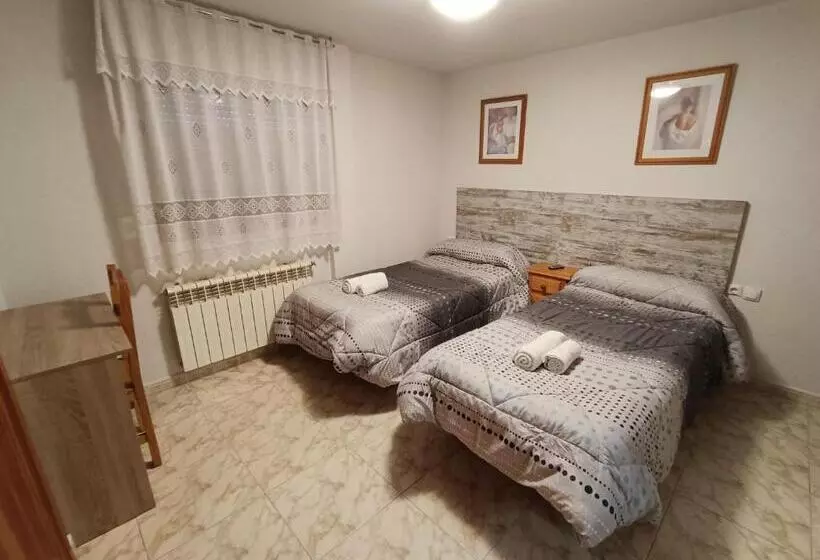 پانسیون Hostal Residencia Taray