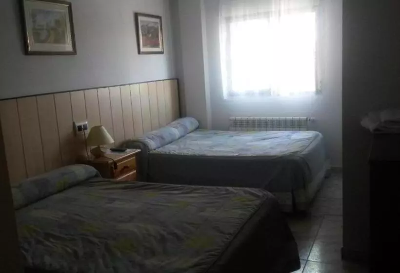 پانسیون Hostal Residencia Taray