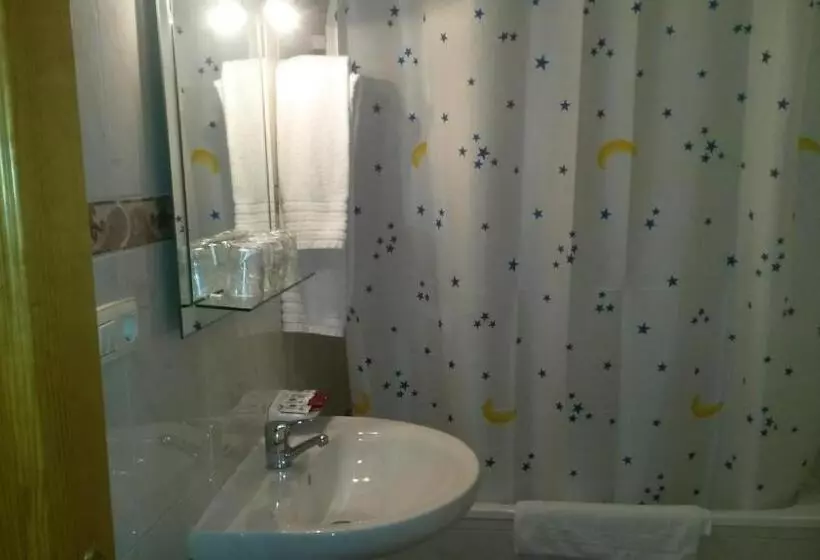 پانسیون Hostal Residencia Taray