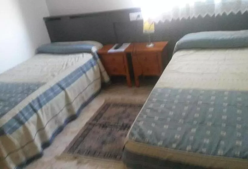 پانسیون Hostal Residencia Taray