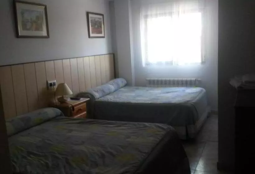 پانسیون Hostal Residencia Taray