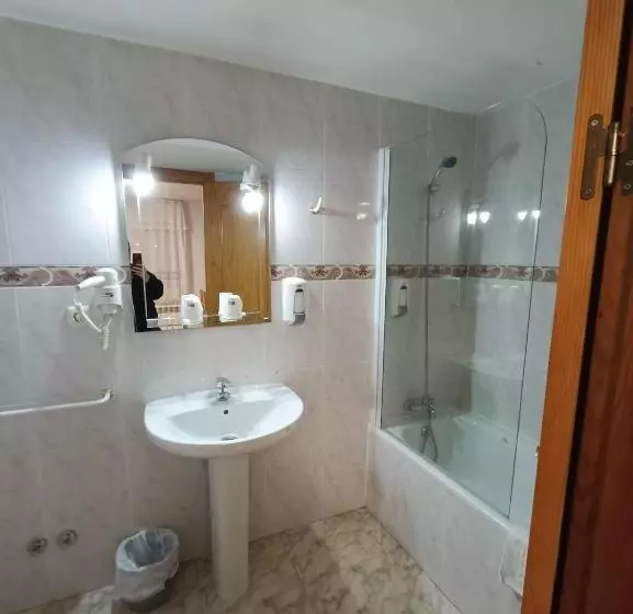 پانسیون Hostal Residencia Taray