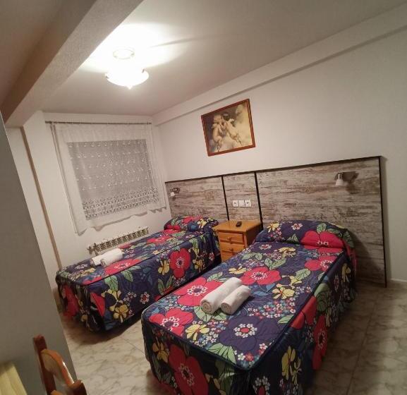 بنسيون Hostal Residencia Taray