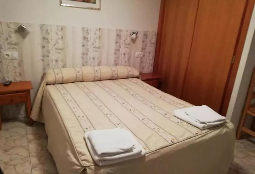 پانسیون Hostal Residencia Taray