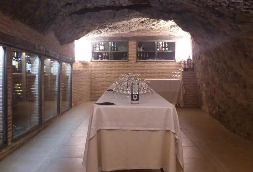 ペンション Hostal Restaurante La Muralla