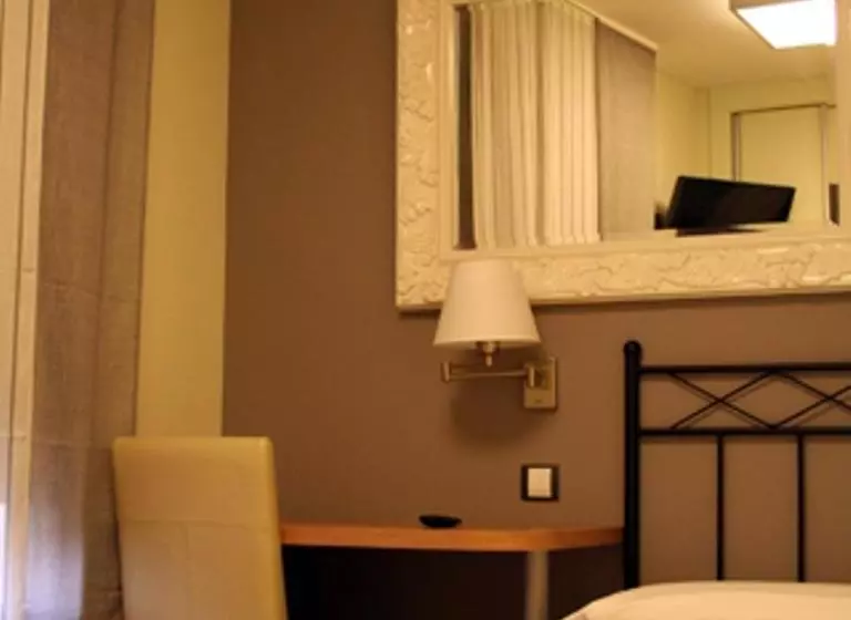 ペンション Hostal Restaurante La Muralla