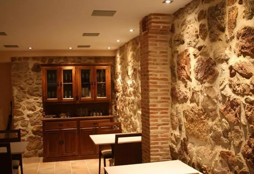 ペンション Hostal Restaurante La Muralla
