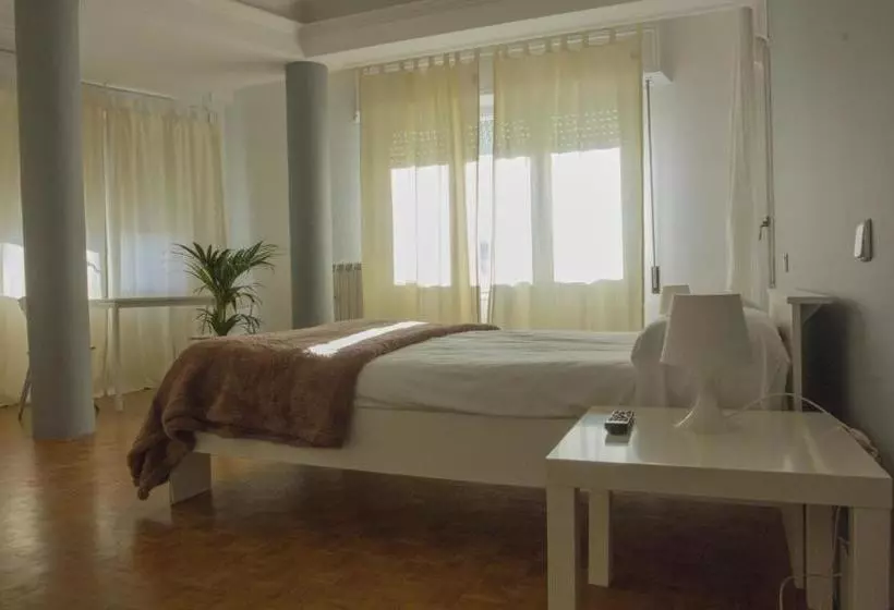 پانسیون Monrooms Barcelona