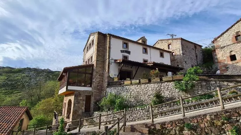 Majatalo Taberna De Tresviso