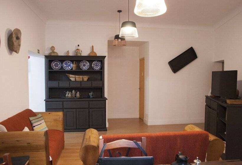 پانسیون Avis Guesthouse