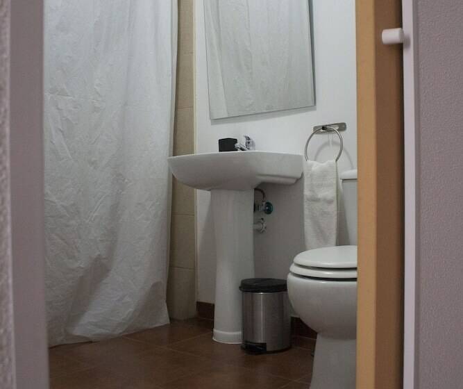 پانسیون Avis Guesthouse