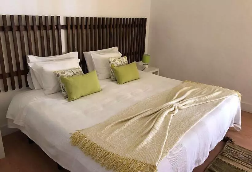 Pensão Avis Guesthouse