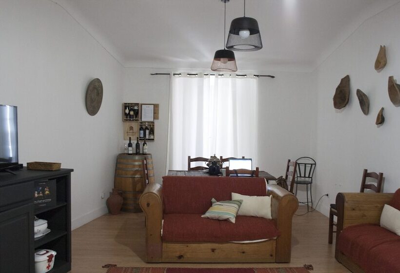 پانسیون Avis Guesthouse