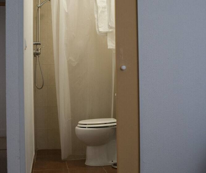 پانسیون Avis Guesthouse