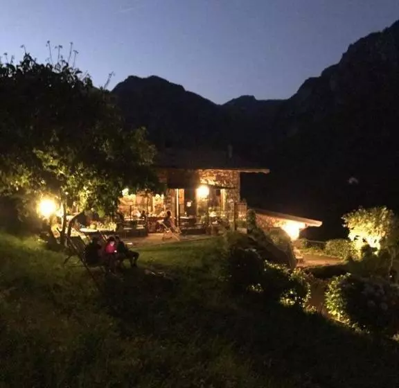 ホテル Agriturismo Serec