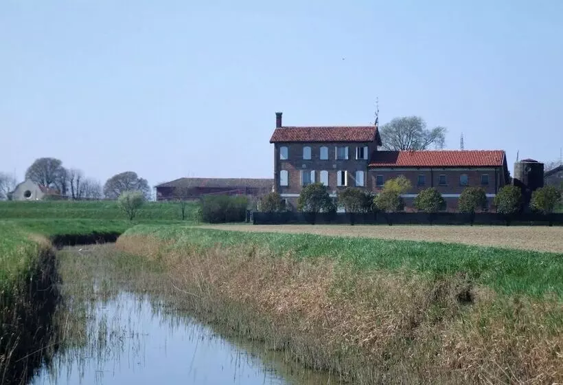 ホテル Agriturismo Sesta Presa
