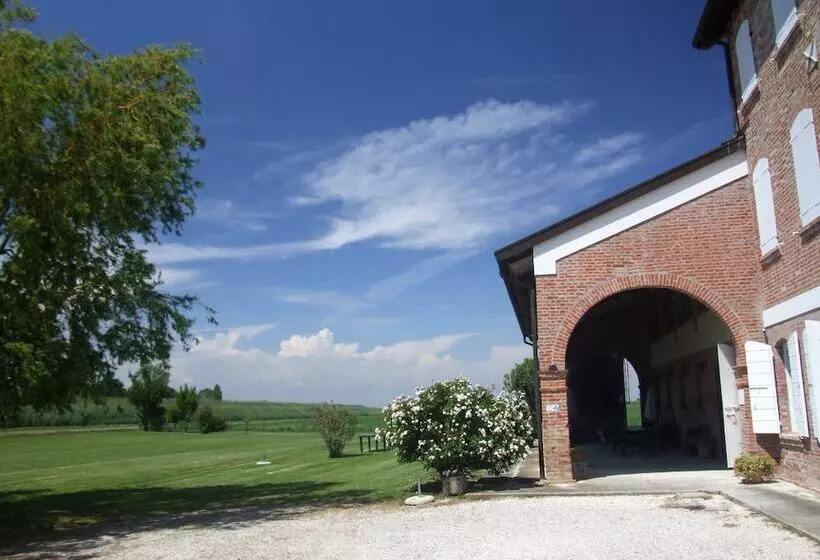ホテル Agriturismo Sesta Presa