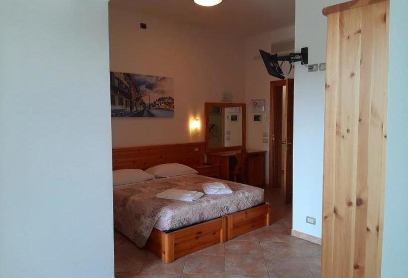 פנסיון Camere Da Mirella