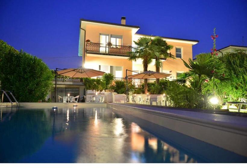 פנסיון Camere Da Mirella