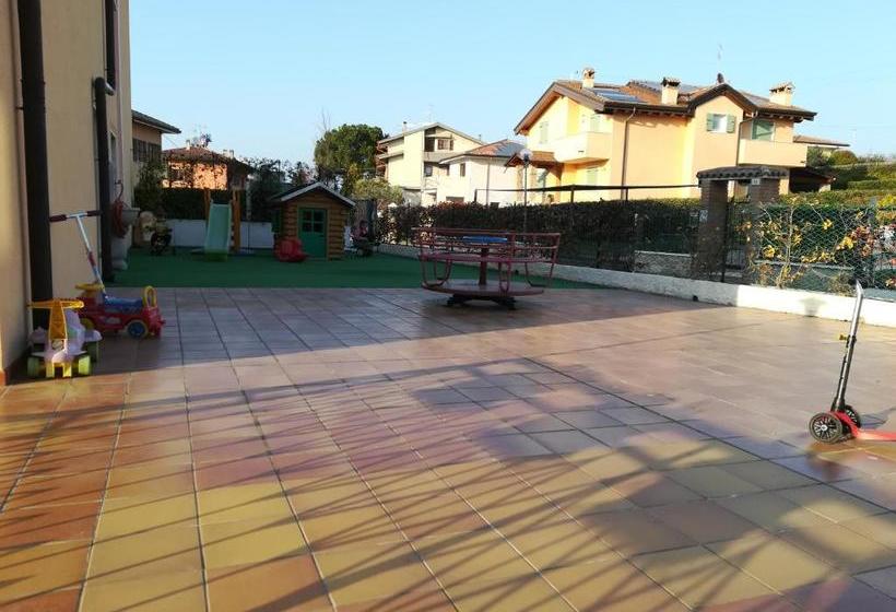 פנסיון Camere Da Mirella