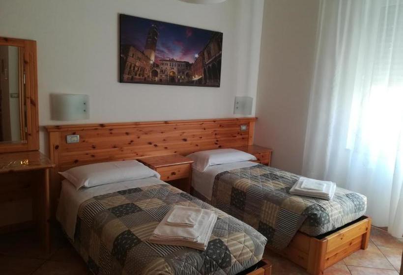 פנסיון Camere Da Mirella