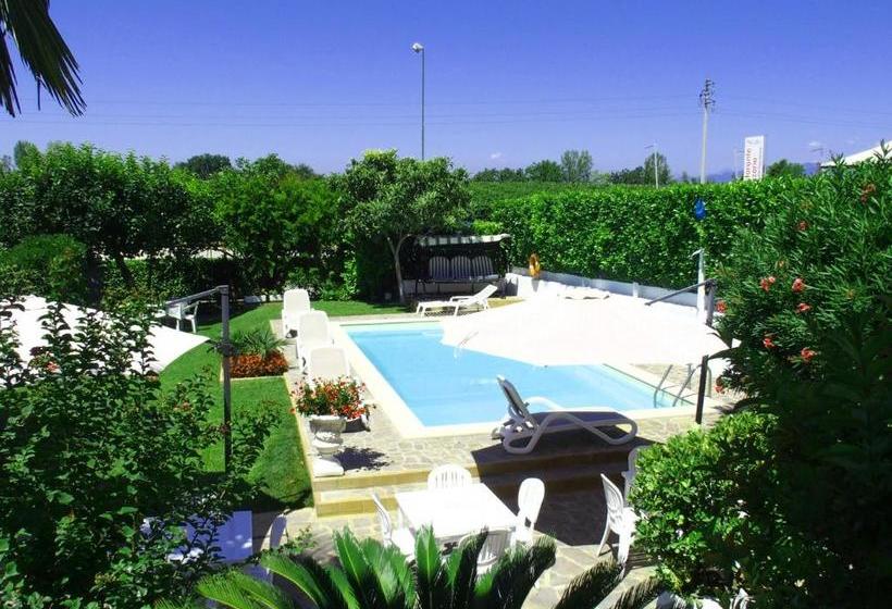 פנסיון Camere Da Mirella