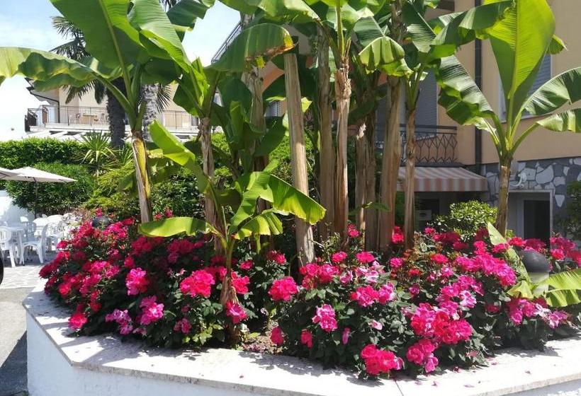 פנסיון Camere Da Mirella