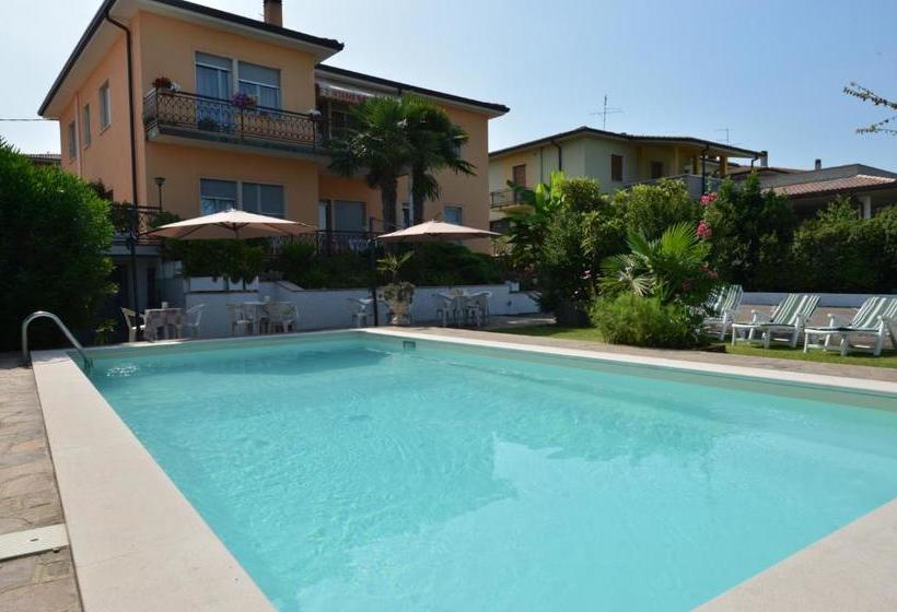 פנסיון Camere Da Mirella