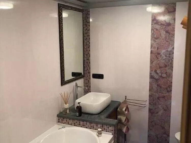 Aux Pieds Du Roi  Suite & Spa