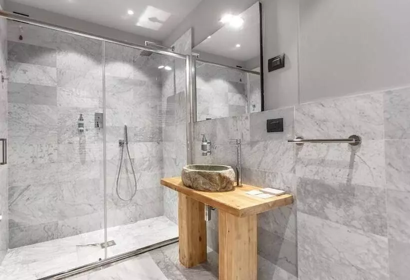 Aux Pieds Du Roi  Suite & Spa