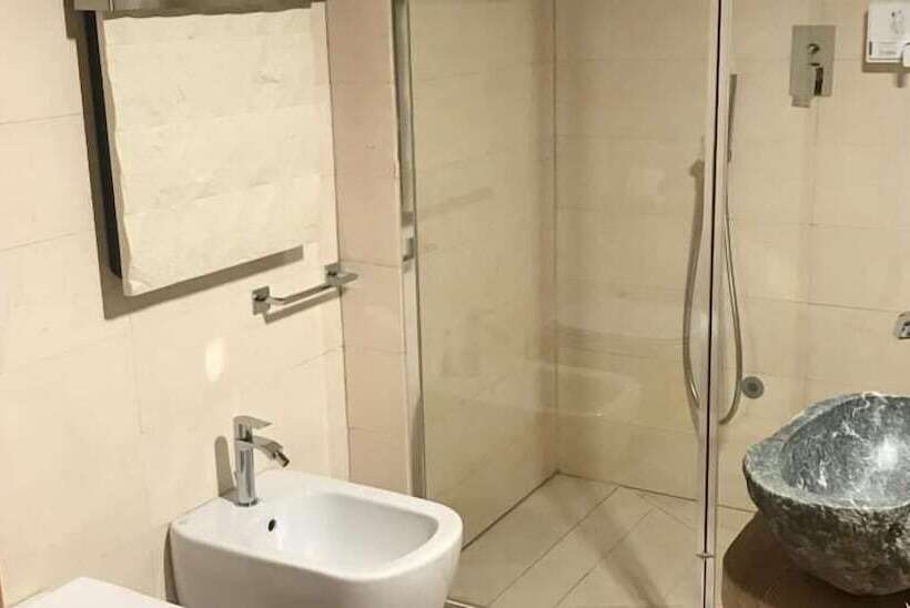 Aux Pieds Du Roi  Suite & Spa