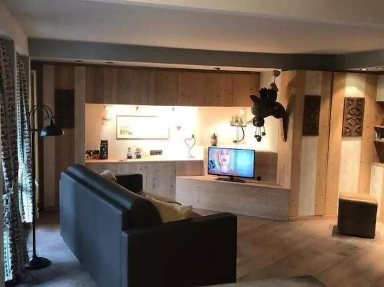 Aux Pieds Du Roi  Suite & Spa