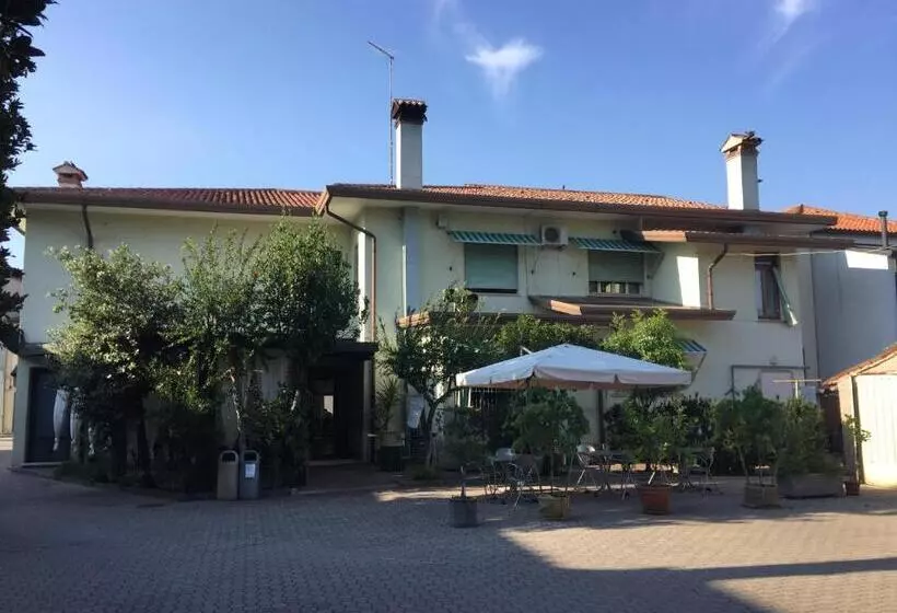 ペンション Aparthotel Manfrè