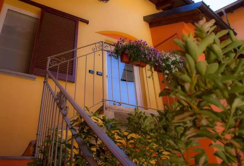 پانسیون Belsorrisovarese Elegance City Residence Private Parking  With Reservation