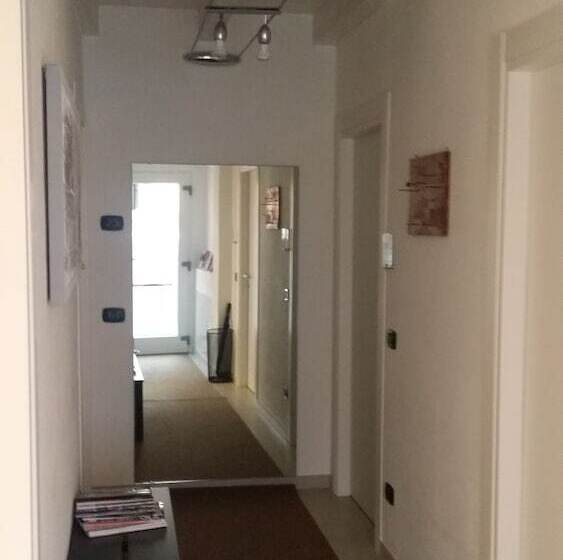 پانسیون Belsorrisovarese Elegance City Residence Private Parking With Reservation