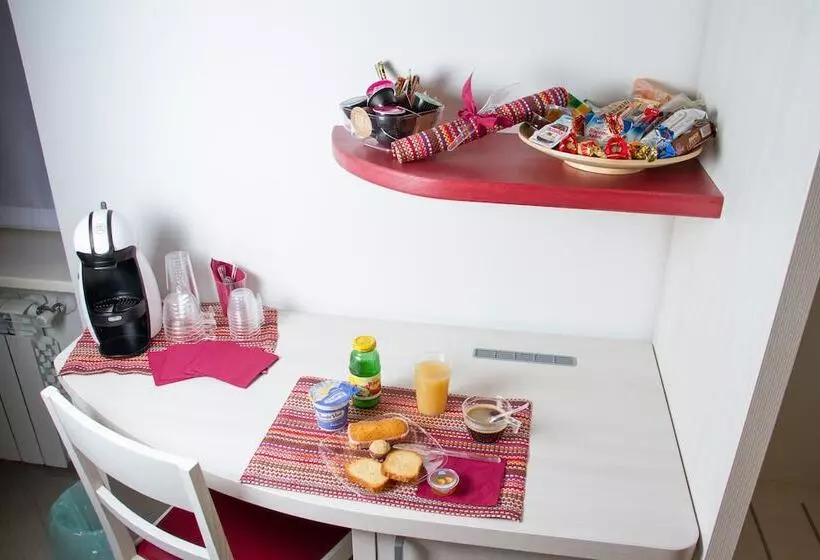 پانسیون Belsorrisovarese Elegance City Residence Private Parking  With Reservation