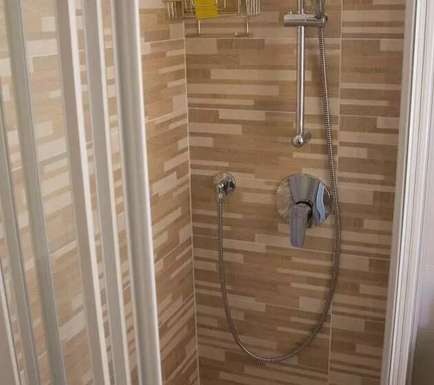 پانسیون Belsorrisovarese Elegance City Residence Private Parking  With Reservation