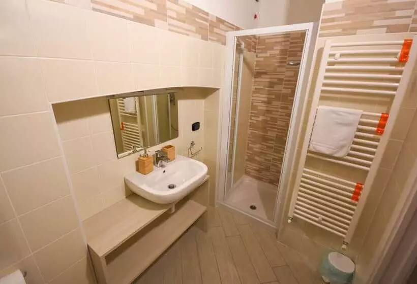 پانسیون Belsorrisovarese Elegance City Residence Private Parking  With Reservation