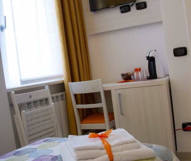 پانسیون Belsorrisovarese Elegance City Residence Private Parking With Reservation