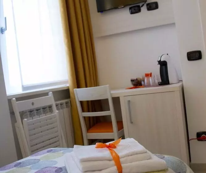 پانسیون Belsorrisovarese Elegance City Residence Private Parking  With Reservation