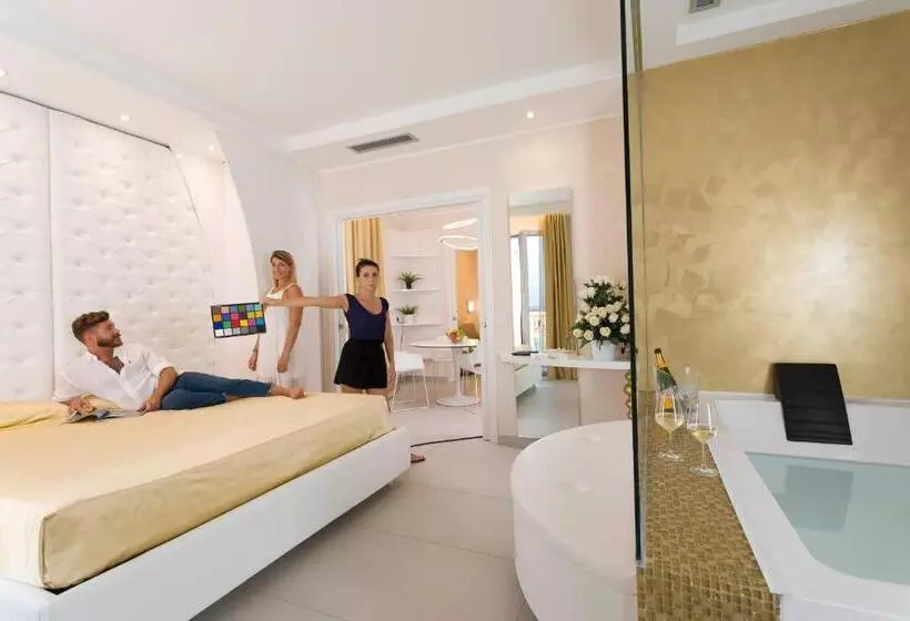 White Suite & Apartments