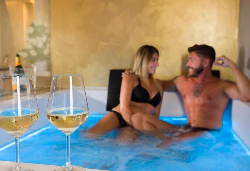 White Suite & Apartments