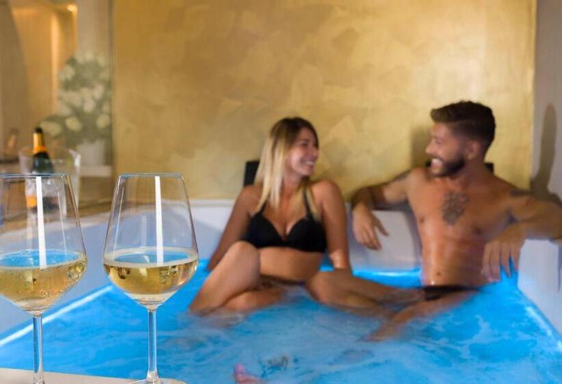 White Suite & Apartments